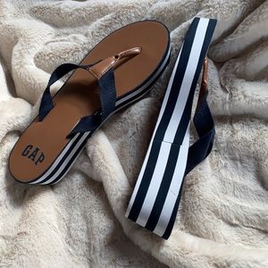 Gap sandals